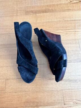 GUC - UGG Australia Women’s 8 Leather Black Open Toe wooden wedge Sling Back